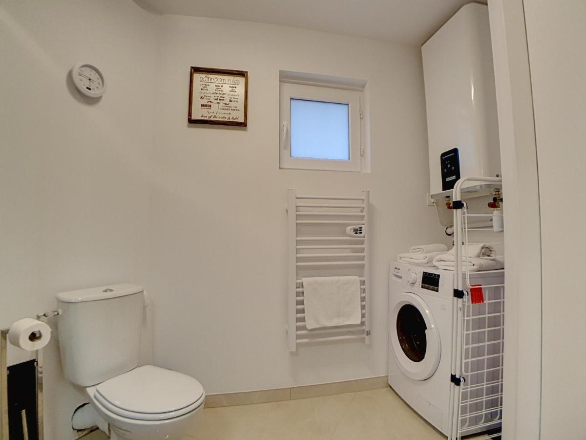 Stop Chez M Select Street # Qualite # Confort # Simplicite Saint-Fons Dış mekan fotoğraf